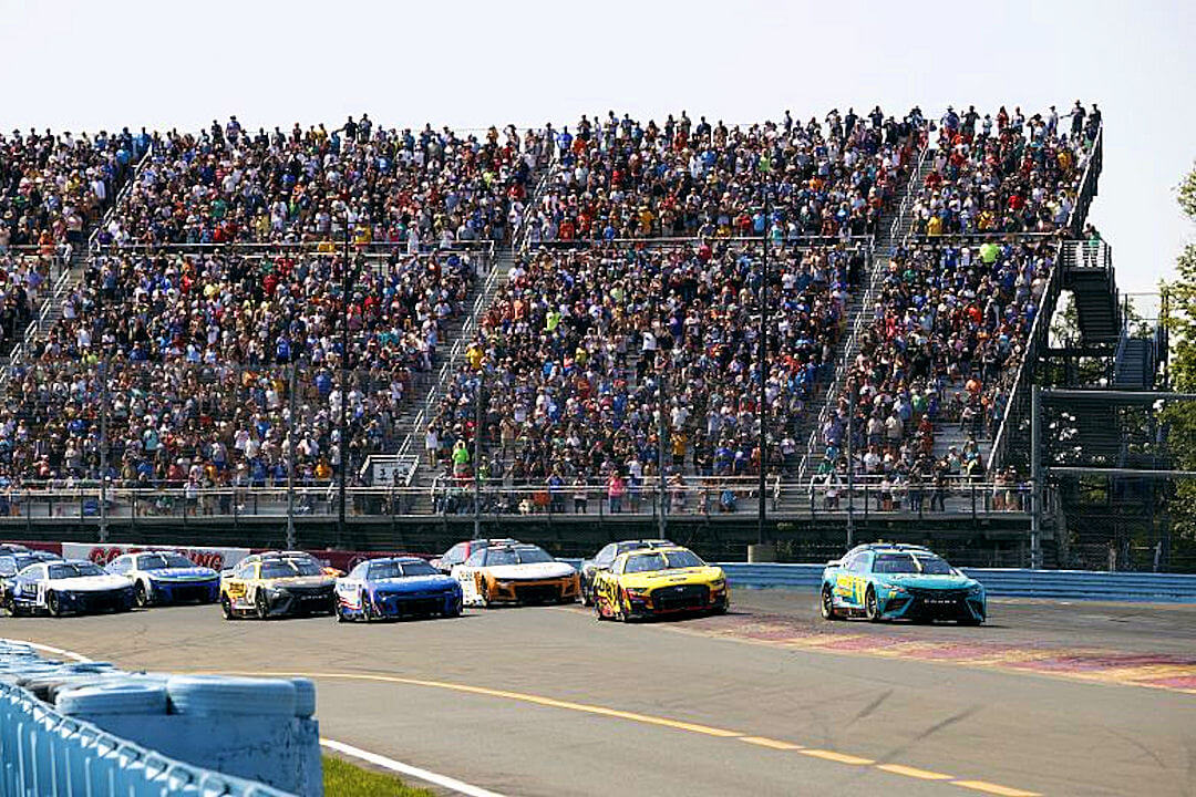 Denny Hamlin dominates Bristol Night Race and advances to the Round of 12 -  Jayski's NASCAR Silly Season Site